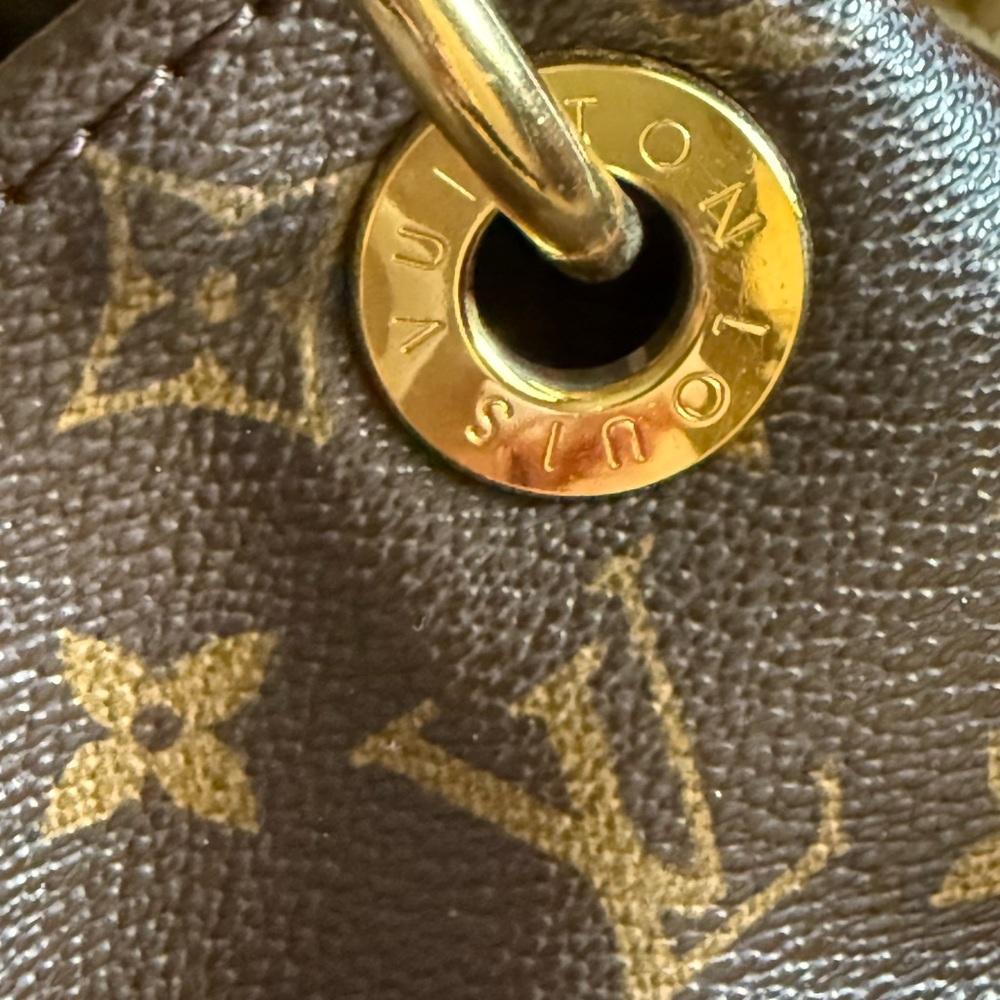 Louis Vuitton Brown Monogram Shoulder Bag with Vachetta Leather - Picture 7 of 8